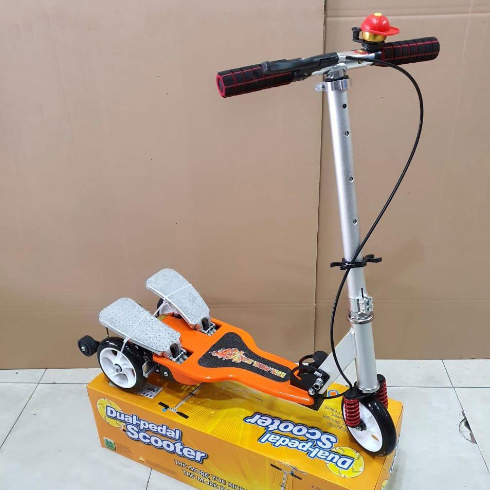 Skuter Anak Injak Genjot Dua Pedal / Mainan Scooter Anak Otoped Dual Pedal-Orange (BESI)