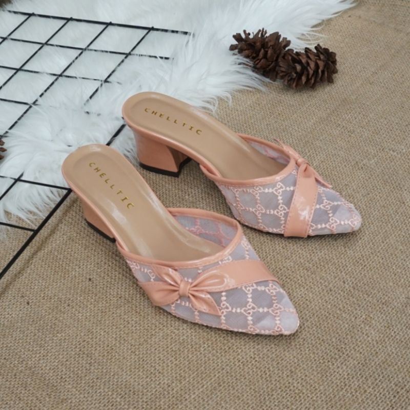 High Heels Wanita Aksen Brukat Sandal Hak Tahu Remaja Slop Mules Chelltic 17 Moka