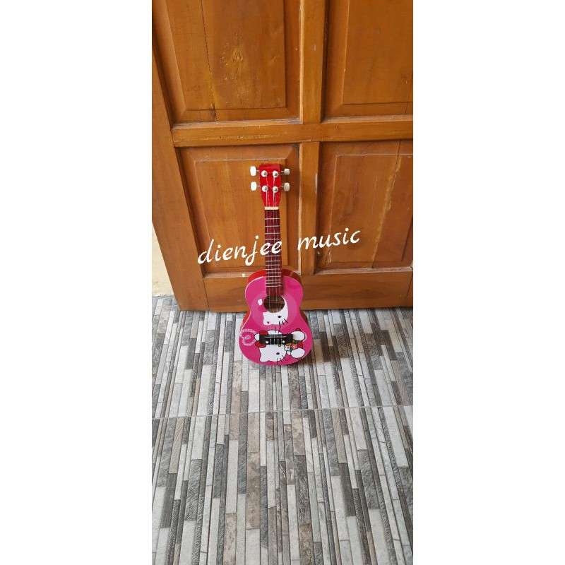 ukulele/ gitar ukulele motif hello kitty/ukulele karakter helo kitty/kentrung/kado