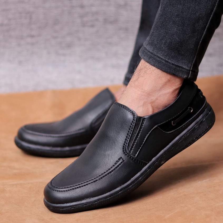 BUFF Sepatu Kasual Slip On Pria Semi Formal Kulit Sintetik Kerja Kantor Kuliah Simple Murah Anti Slip