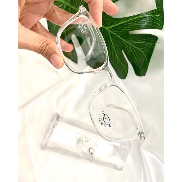 oscar de la renta reading glass