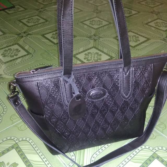 Berliano diona hitam