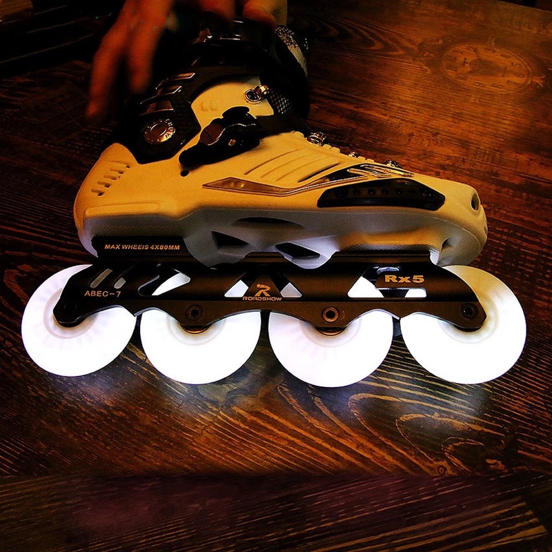 1 Pasang Roda Roller Skate Ukuran 80 / 76 / 72mm Dengan Lampu Led