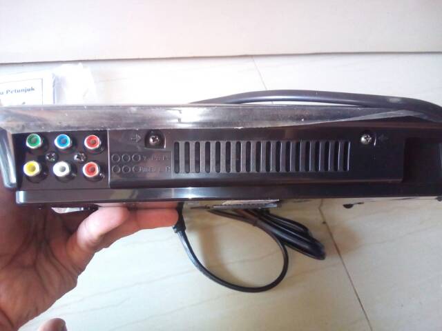 Promo cuci gudang dvd POLYTRON 2190