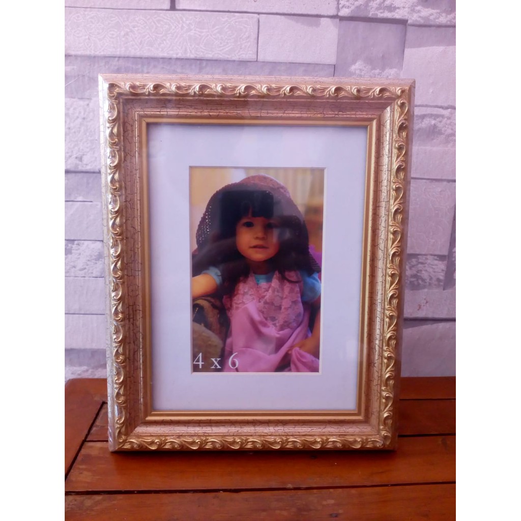 Bingkai Foto Kayu Ukir 6R Warna Gold