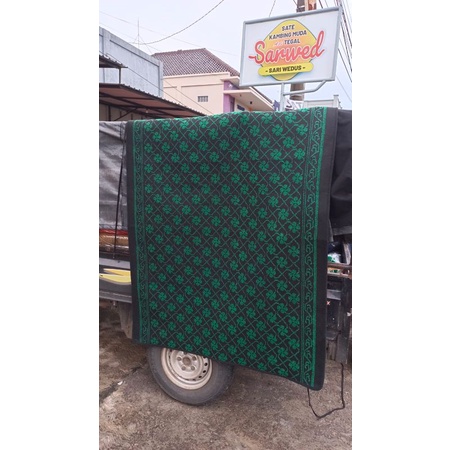 Karpet lantai motif bunga