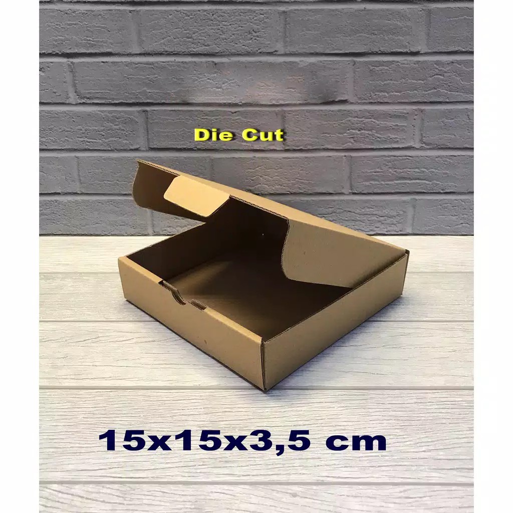

Kardus 15 x 15 x 3,5 cm...... Die Cut