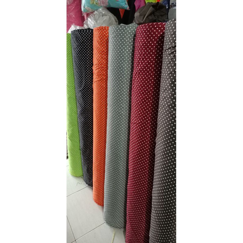 kain / bahan seprei microtex motif polkadot