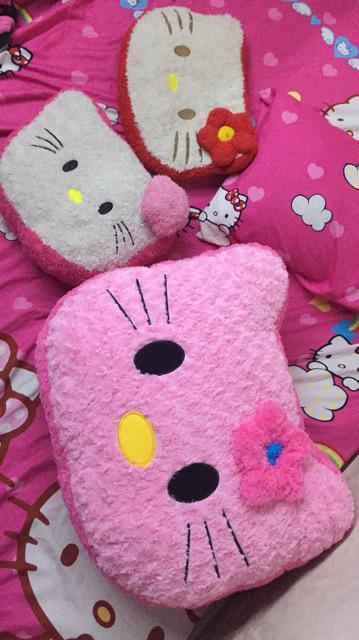 Bantal Kepala Hello Kitty