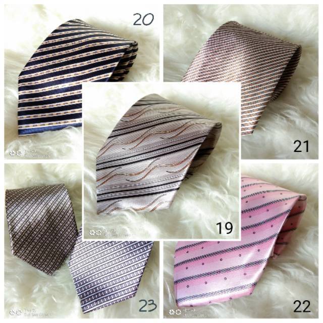 Dasi Panjang Pria Ukuran Besar Lebar 10 Cm Bahan Polyester Satin Motif Garis Gold Dan Pink