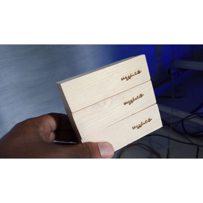 

tambahan grafir logo dipigura /6pcs