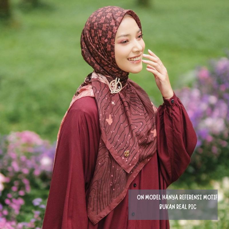 HIJAB SEGI EMPAT MOTIF META SERIES