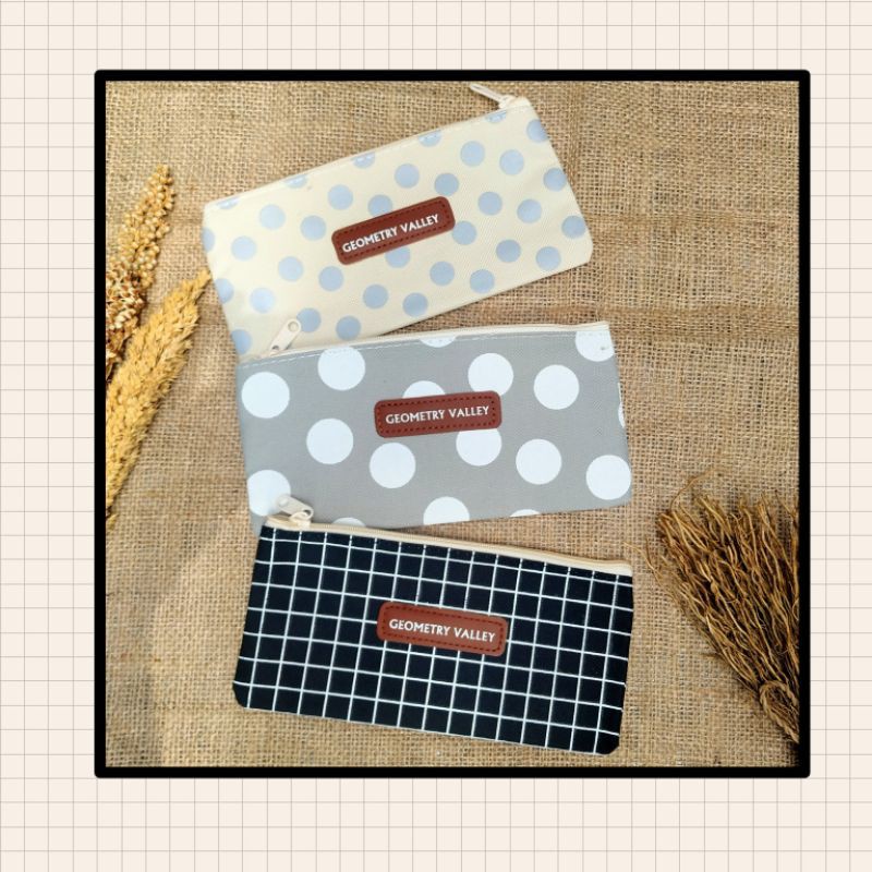 

PENCIL CASE CANVAS GEOMETRY/TEMPAT PENSIL CANVAS
