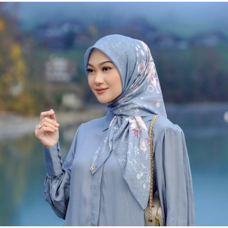 Nada series Buttonscarves in Cis