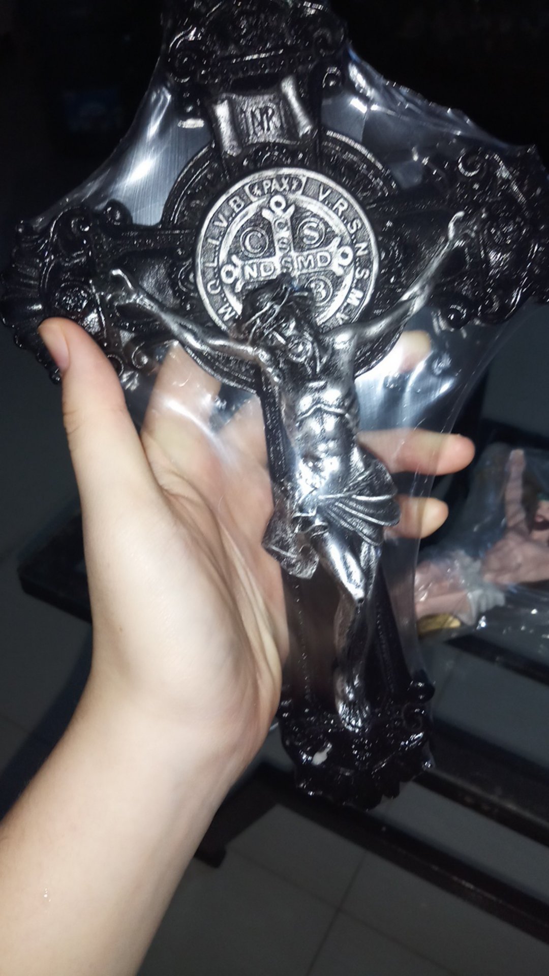 Salib Gantung Katolik Fiber Benediktus Ukir Korpus Besi 28cm / Salib / Salib Dinding