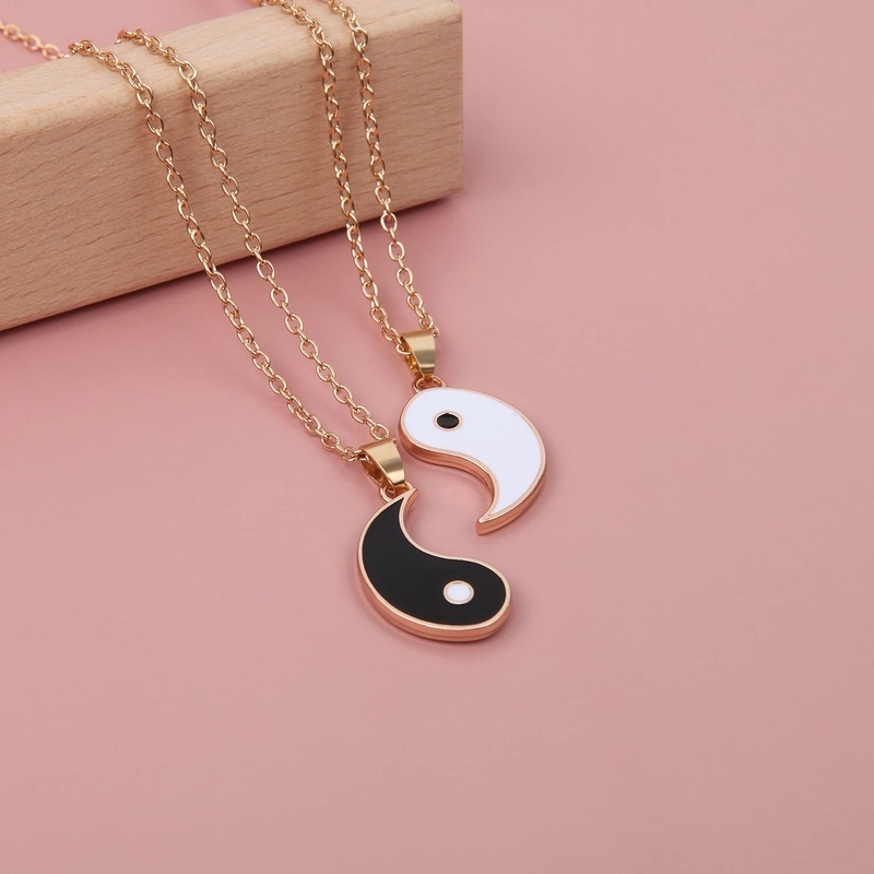 2pcs / Set Kalung Pasangan Tai Chi Yin Yang Bahan Alloy Untuk Hadiah Valentine