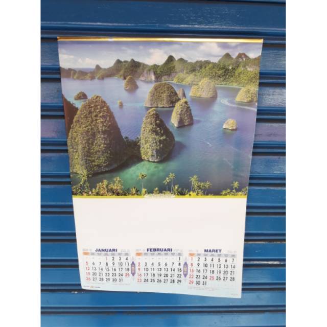 Kalender dinding Triwulan Pro Raja Ampat tahun 2020