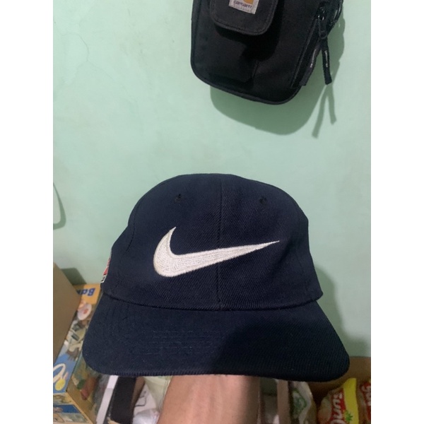 Topi Nike Vintage Team Sports