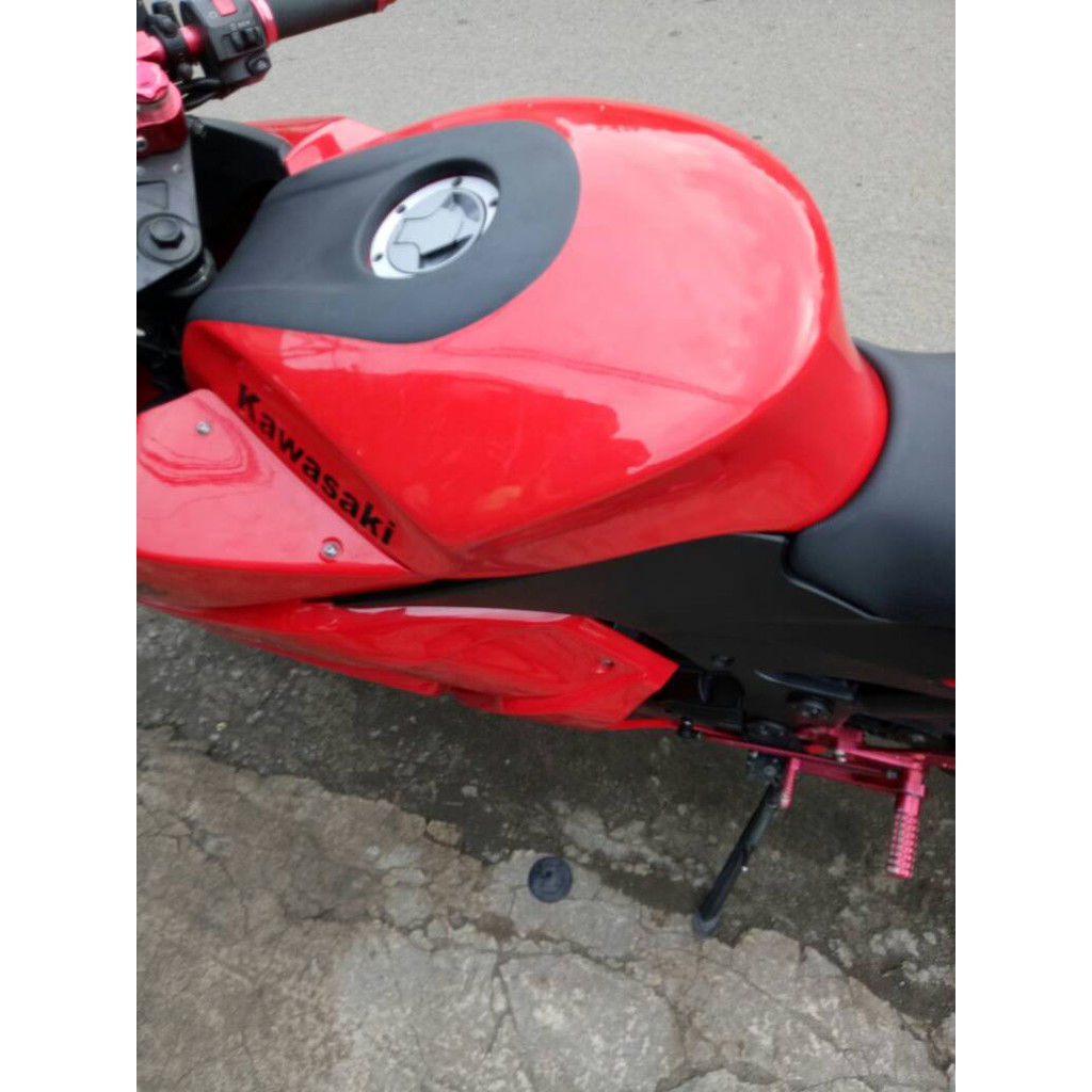 #9912 kondom / cover tangki ninja 250 karbu mdl ducati