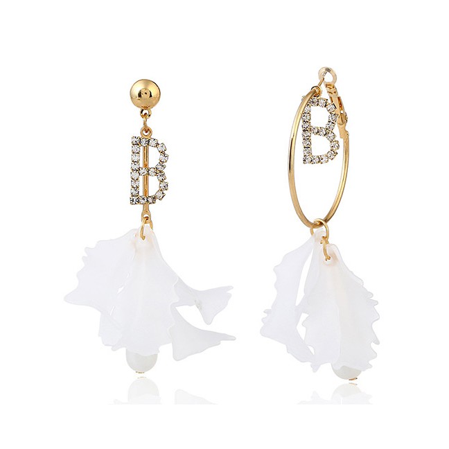 LRC Anting Fashion White Flower&amp;letter Decorated Simple Earrings