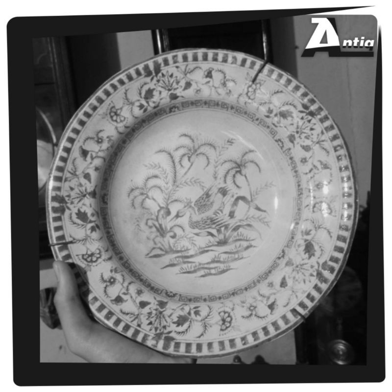 Piring Kuno Antik Maastricht Retak Seribu