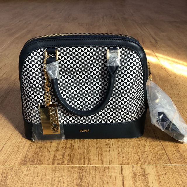 Bonia Alma Bintik Catur