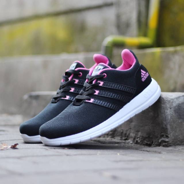 Sepatu Senam Wanita Adidas