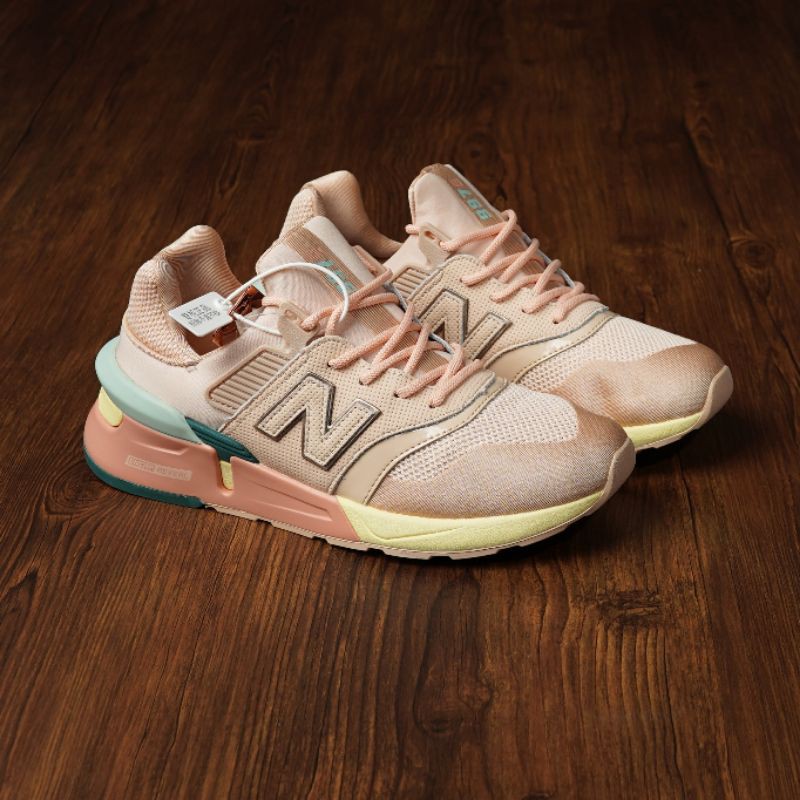 New Balance WMNS 997 Sport - Sandstone / White