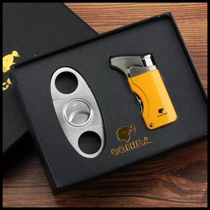 

C0H1B4 Accessories Set With Gift Box Cutter & Lighter