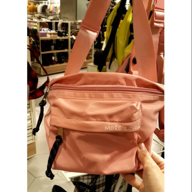 STRADIVARIUS BAG ORIGINAL 2WRN. NYLON WAISTBAG STR. Tas pinggang stradivarius murah. Ready surabaya