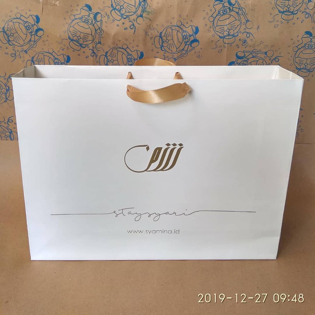 

Paperbag ivory Size Jumbo 30x10x25 TasKertas Goodiebag Suovenir Bahan Ivory FREE DESAIN