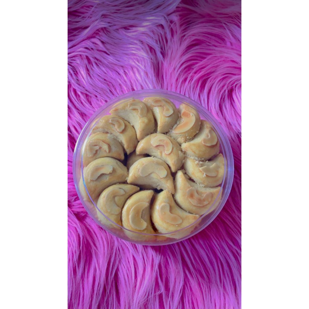 

Kue Kacang Mede
