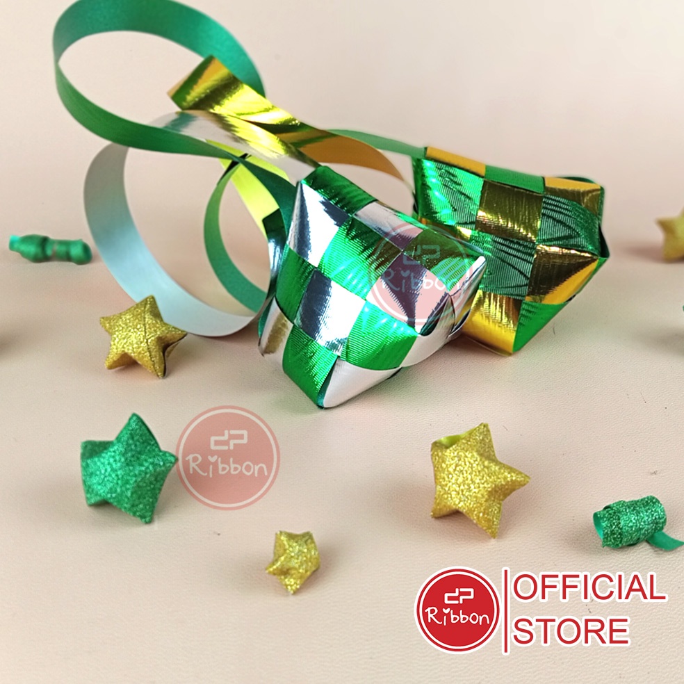 

Ketupat Metalik Embos 6,5 cm Pita Hiasan Parcel Lebaran Idul Fitri