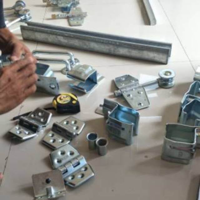 Paket rel & komponen pintu garasi dorong tikung untuk 4 daun maksimal lebar 3.2m