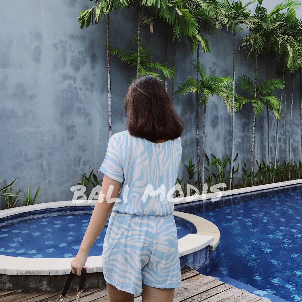JUMPSUIT LENGAN PENDEK MOTIF BALI