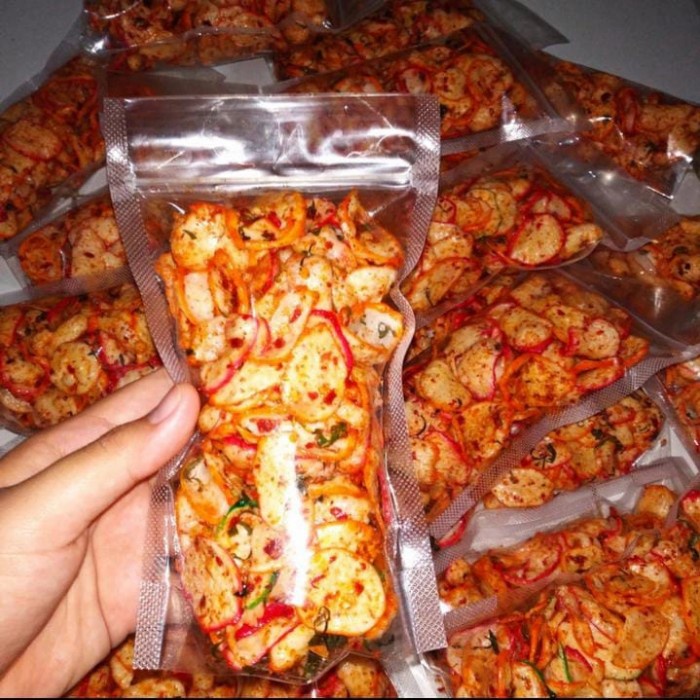 

MAKANAN RINGAN PEDAS KERUPUK/KERIPIK SEBLAK 100GRAM KEMASAN / kripik seblak ringan