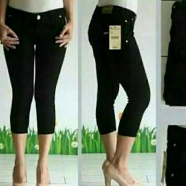 Celana pendek hitam wanita softjeans 7/8