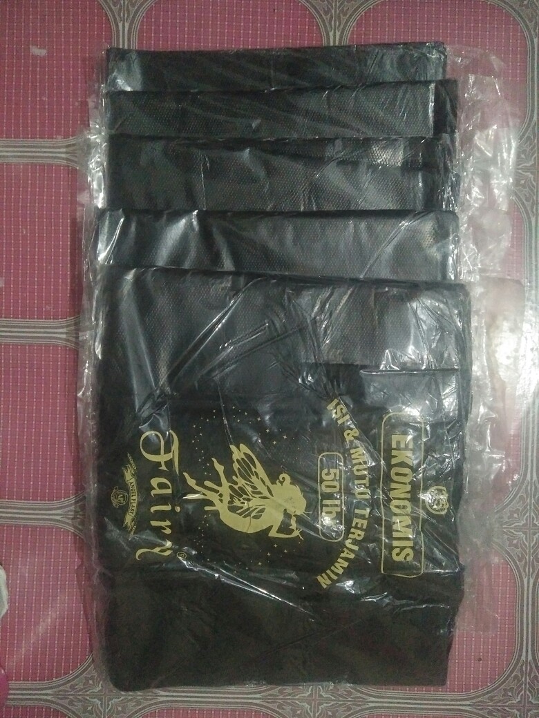 Kantong Plastik Kresek Ekonomis Hitam Embos 35 X 50 Cm Isi 50lembr