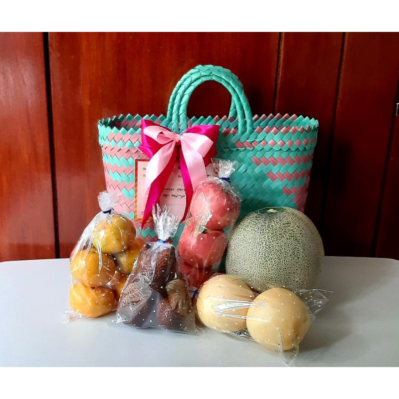 

Parcel Buah Segar 180K -Depok- (Tas Keranjang Anyam)