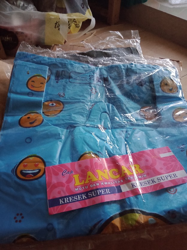 Kantong Plastik Smile Ukuran 28
