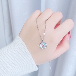 Kalung Rantai Klavikula Desain Tanduk Aksen Moonstone Gaya Korea Untuk Wanita