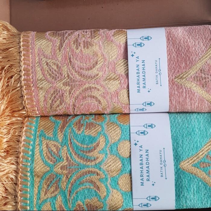 

Parcel/Hampers Ramadhan/Lebaran/Eid Mubarak Sajadah Tenun benang emas Best Seller