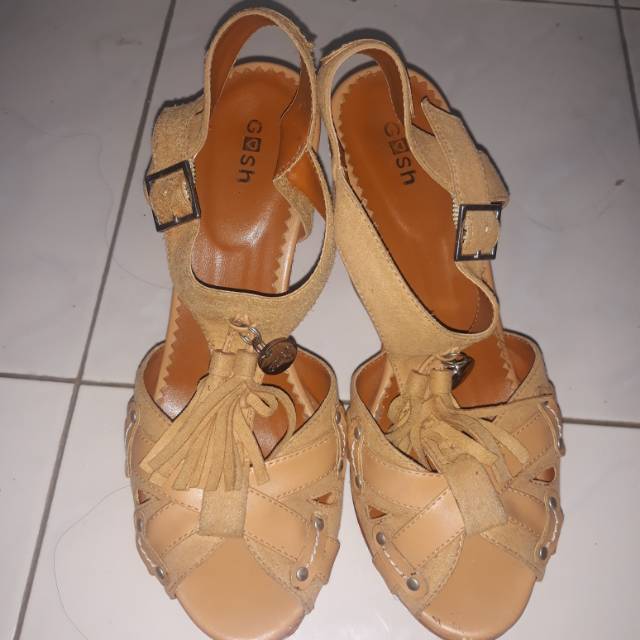 Sepatu wedges gosh uk.37 minus pemakaian