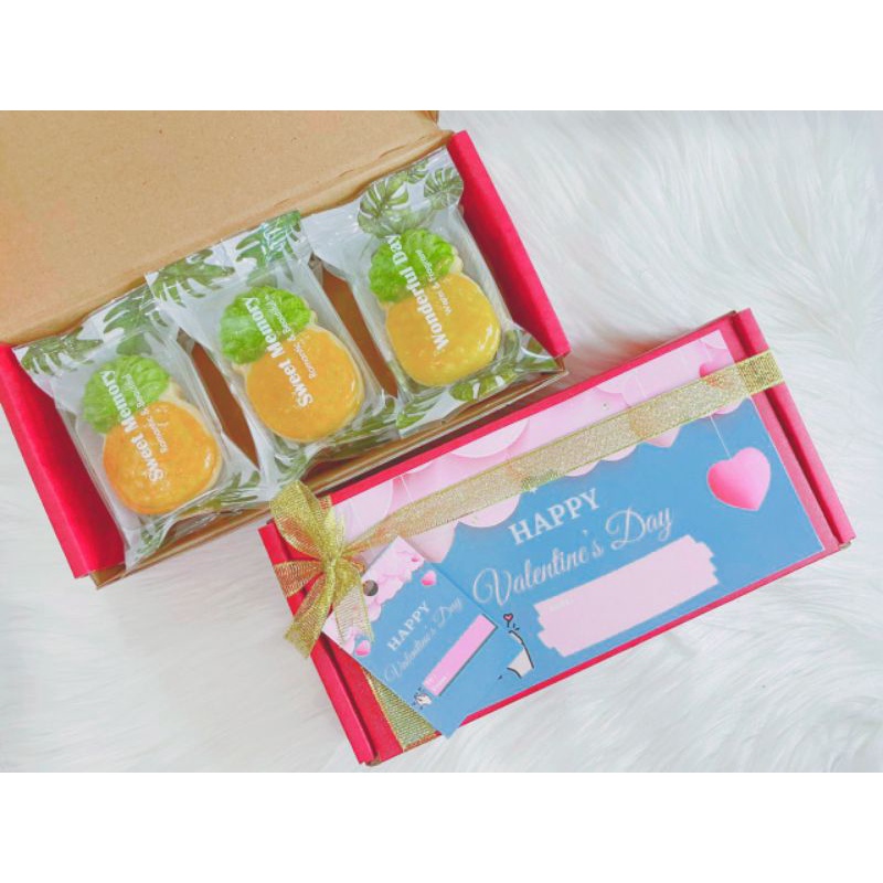 Hampers Lebaran  Nastar Taiwan Premium Pineapple Cake isi 6 pcs. Nastar Premium berbentuk Nanas