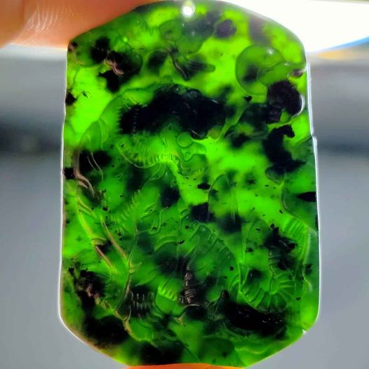 LIONTIN BATU PERMATA GIOK HITAM / BLACK JADE UKIR HARIMAU ASLI SIAP PAKAI