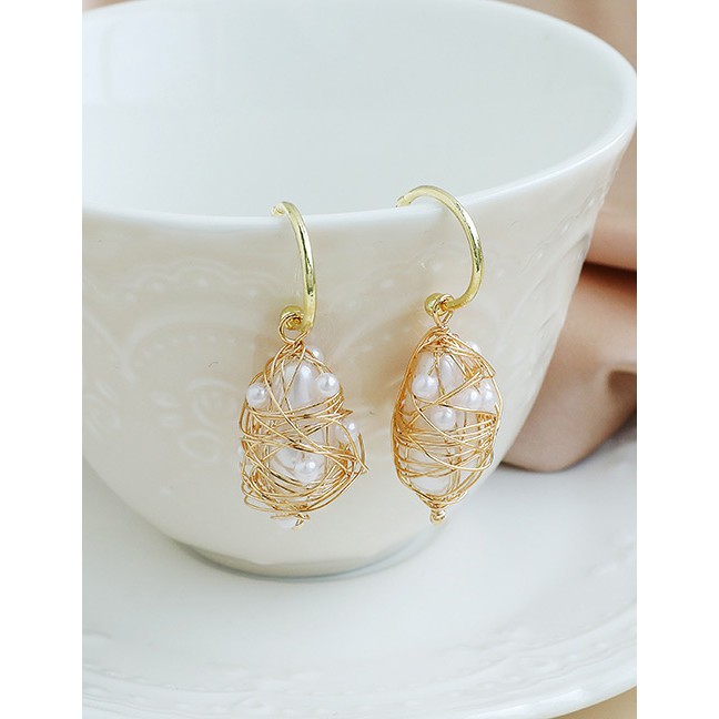 LRC Anting Tusuk Fashion  Alloy Pearl Geometric Stud Earrings P4752-