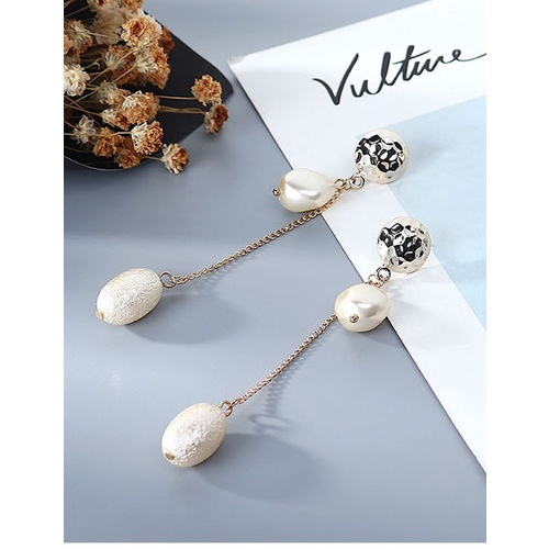 LRC Anting Tusuk Fashion White Pearl Irregular Concave Alloy Tassel Earrings Y63756