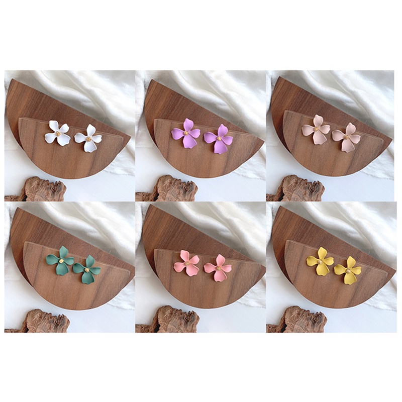 Anting Tusuk Motif Bunga Daisy Ala Korea Untuk Wanita