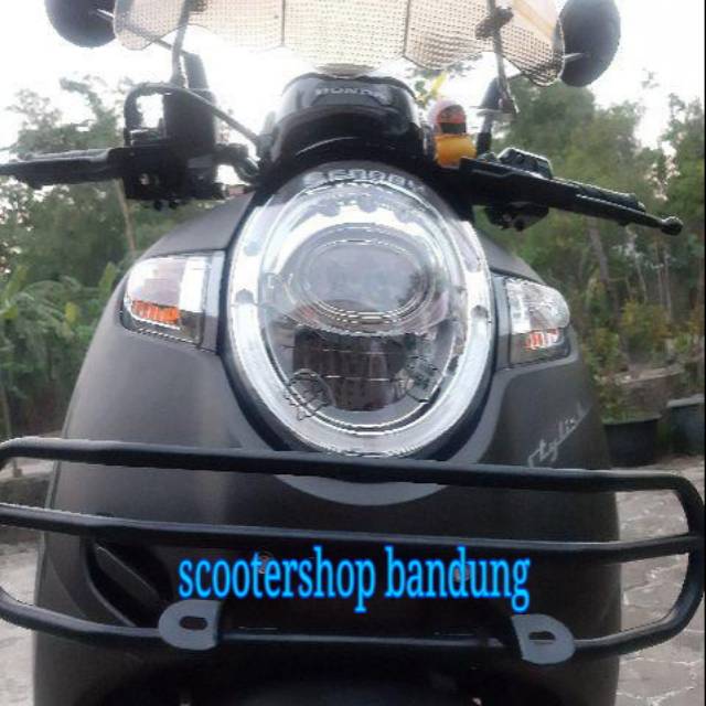 Grill depan scoopy dudukan plat nomer scoopy variasi scoopy aksesories motor scopy tameng scoopy