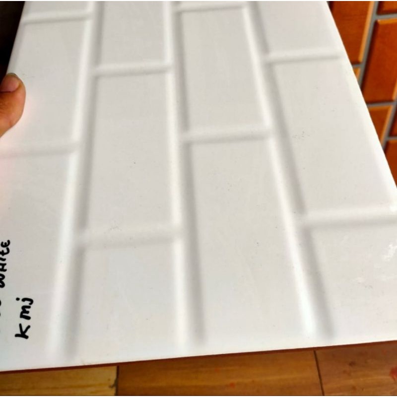 keramik dinding motif bata 25x40 bata putih